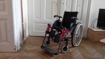 Invalidní vozík Invacare Adapt s vyzvednutí v Brně